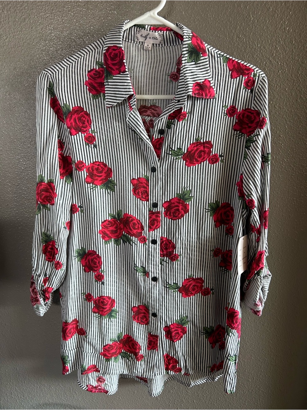 NWT. Bailey & Chloe Women's Red Rose Striped Floral Button Up 3/4 Sleeve Size M
